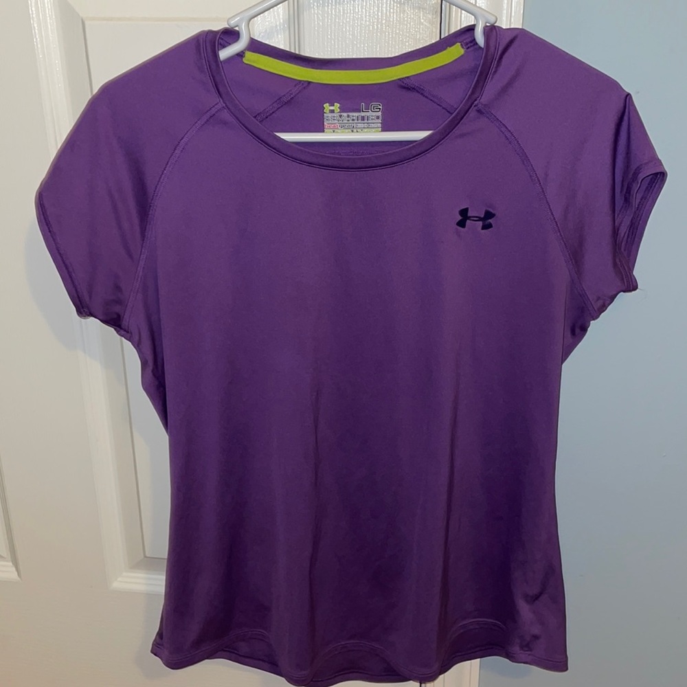 Semi fitted heat gear Under Armour workout top